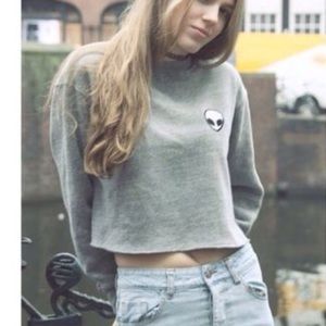 BRANDY MELVILLE ALIEN PATCH CROP SWEATSHIRT